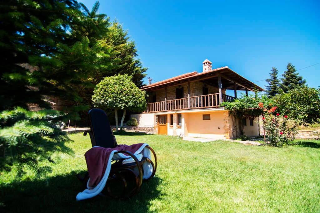 Traditional Stone Home With View Throfarion Exterior foto